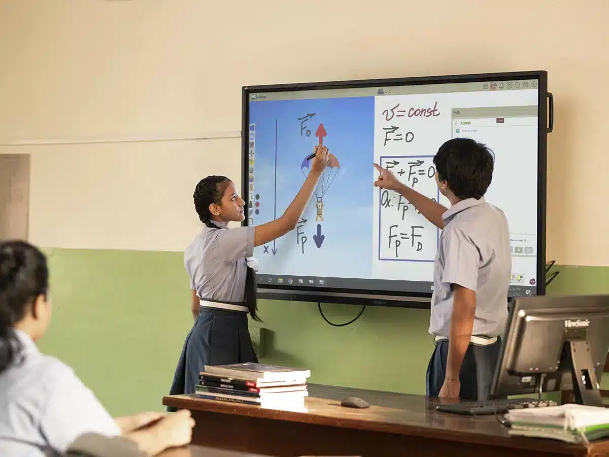 Akıllı Tahtalar ile İlgi Çekici Dersler