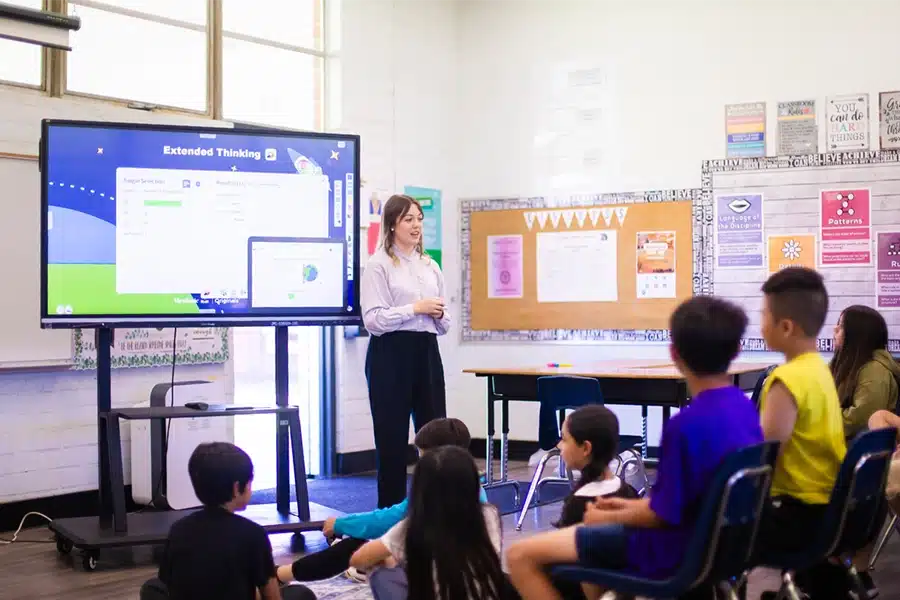 Geleceğin Sınıfları: Akıllı Tahtalar ve Dijital Eğitim