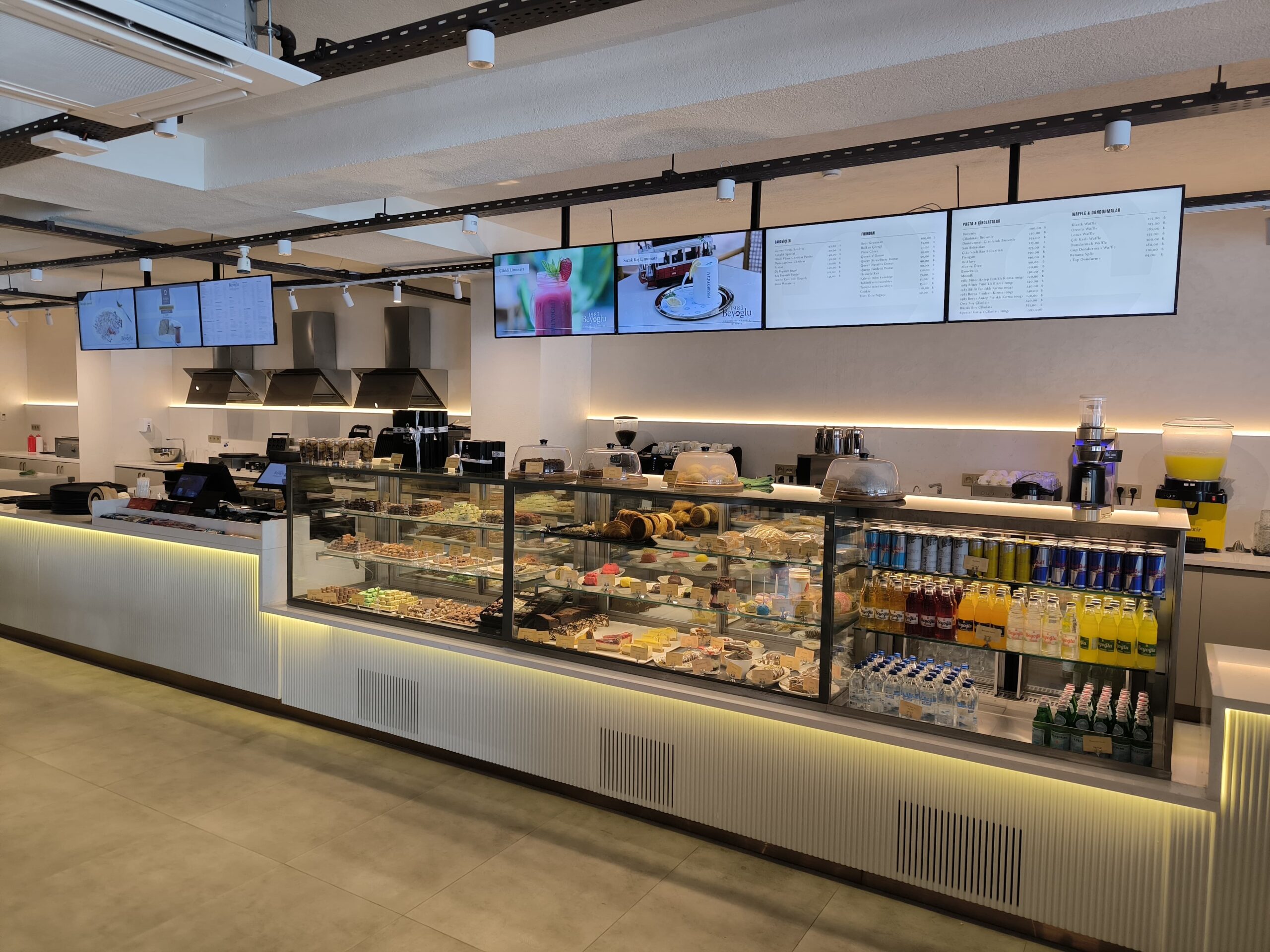 1983 Beyoğlu Çikolata ve Kahve - 1